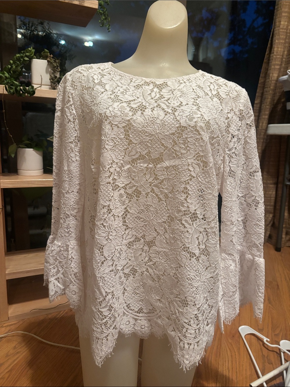 Banana Republic White Floral Lace Bell-Sleeve Top size M